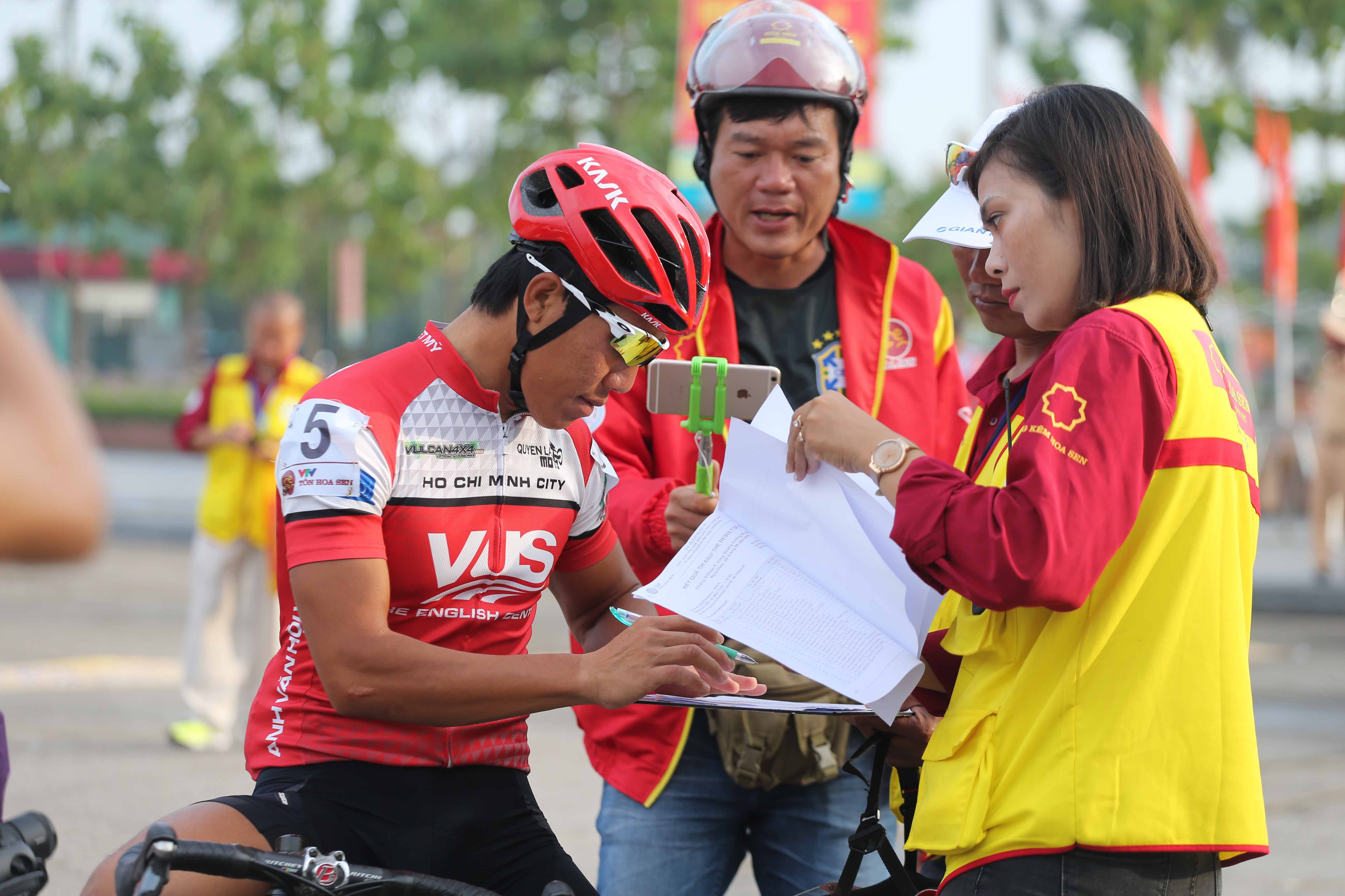 Phát bực với trọng tài