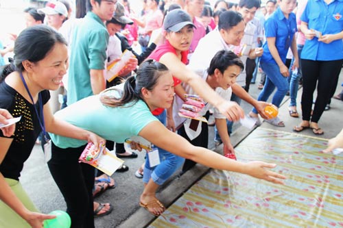 Lo Tết cho công nhân