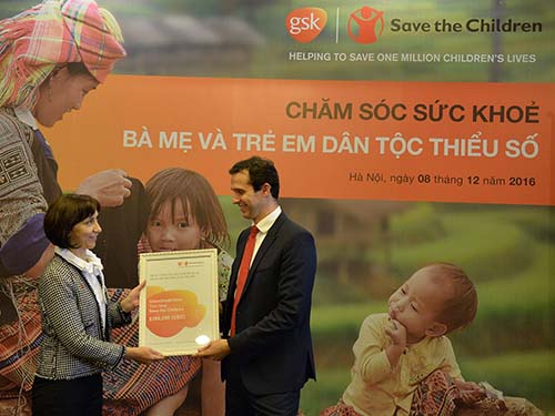 Giảm tỉ lệ tử vong bà mẹ và trẻ em dân tộc thiểu số