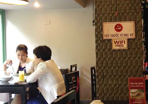 Nhiều nhà hàng treo biển cấm hút thuốc lá