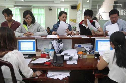 Luật BHXH đang bị “treo”