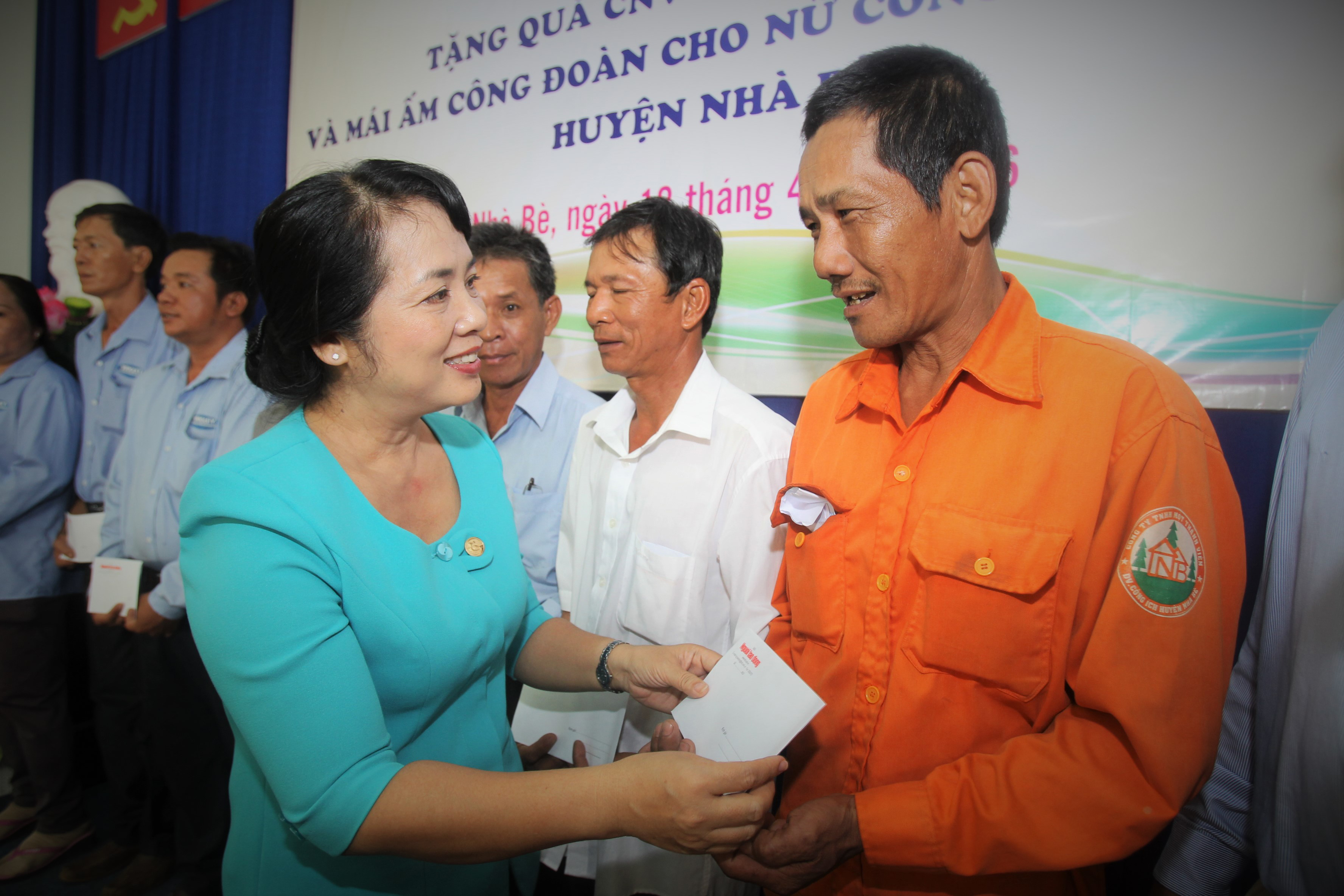 Sự sẻ chia ấm áp