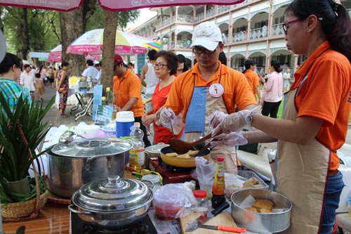 Ngày hội gắn bó, nhân văn