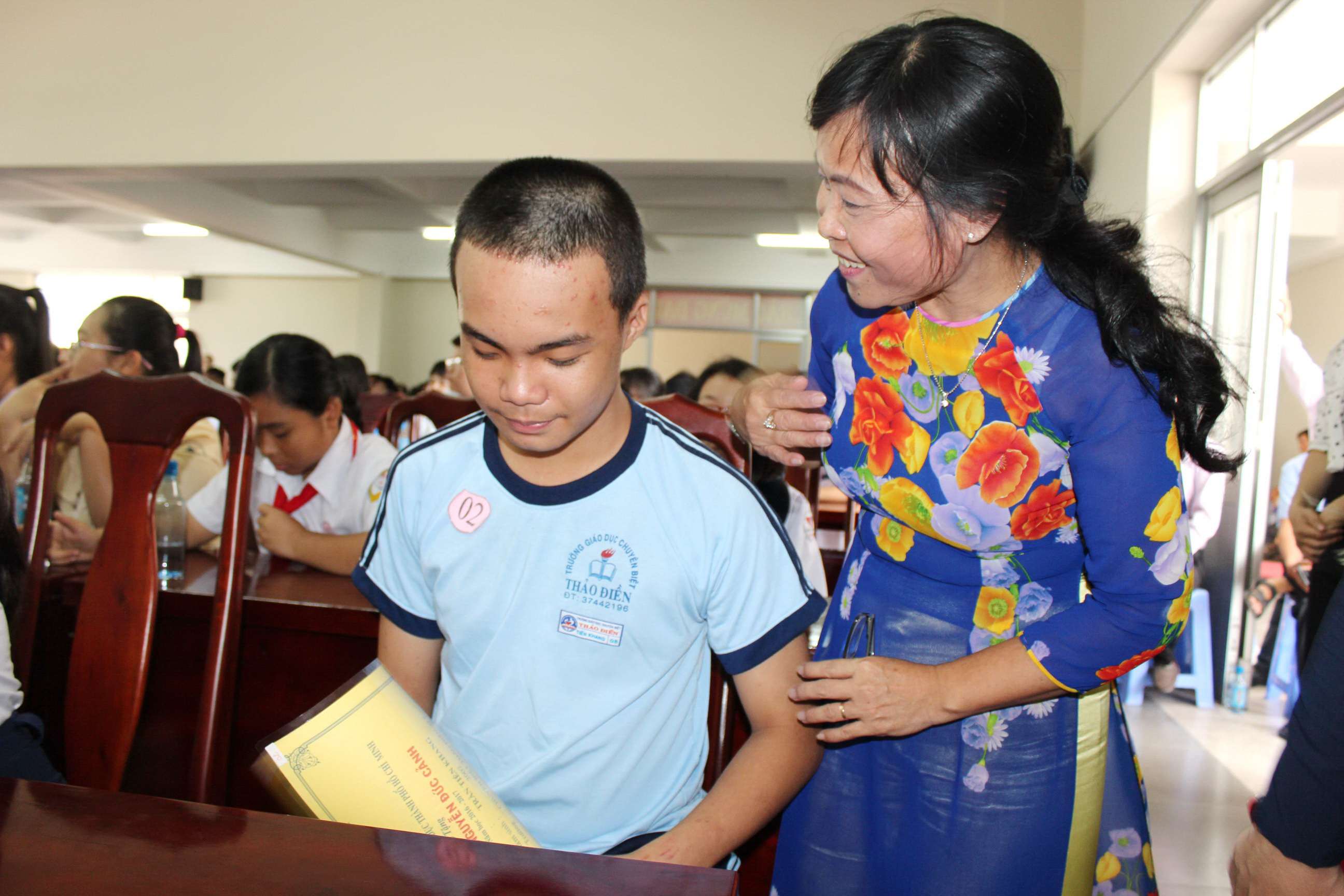 Bệ đỡ cho em vào đời