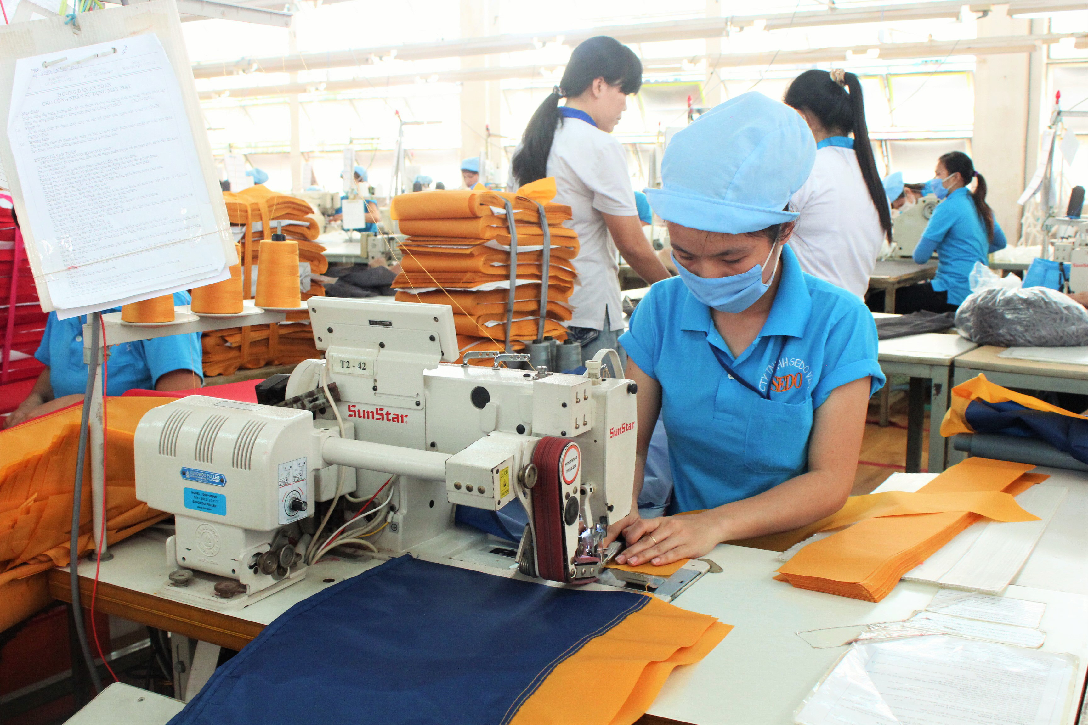 Công nhân “hư” tại ai?
