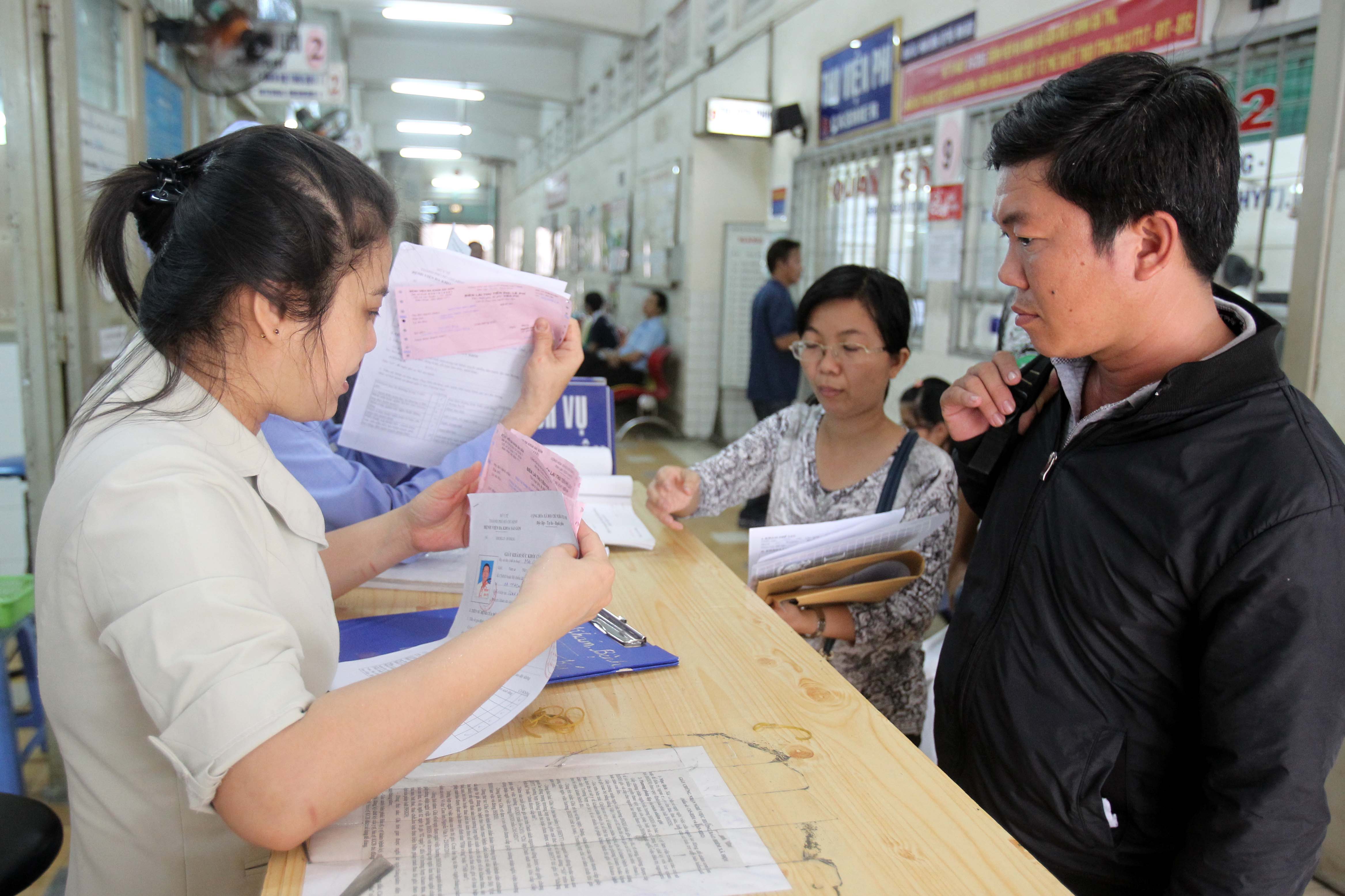 Người dân khám chữa bệnh BHYT tại Bệnh viện Đa khoa Sài Gòn Ảnh: Hoàng Triều