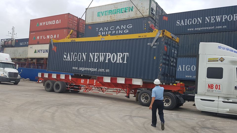 Lần đầu tiên ĐBSCL đón tàu container cỡ lớn