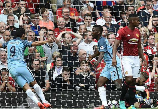 Lứa trẻ M.U thua tan tác Man City