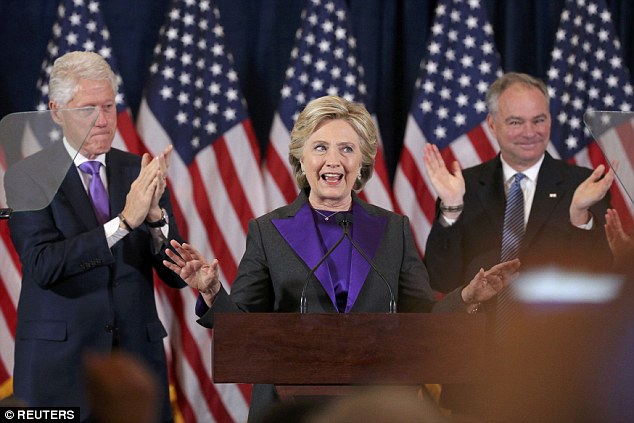 Bà Clinton nổi trận lôi đình trong đêm thua cuộc