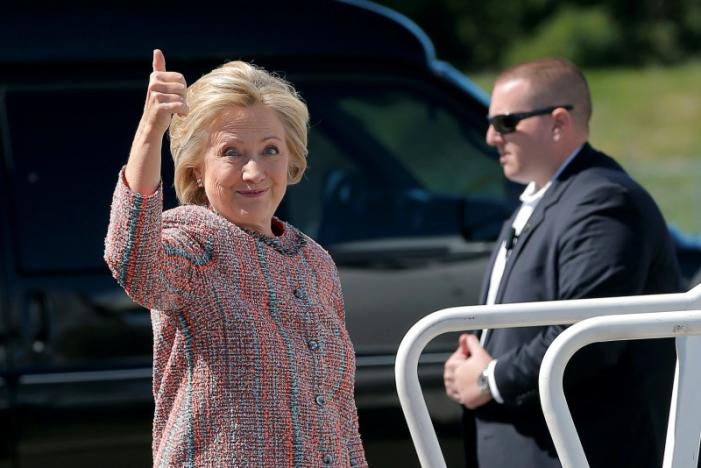 Bà Clinton: Tôi sẽ không bao giờ ra đi