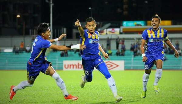 
Mohd Faiz Subri (giữa), cầu thủ Đ&ocirc;ng Nam &Aacute; duy nhất c&oacute; t&ecirc;n trong danh s&aacute;ch
