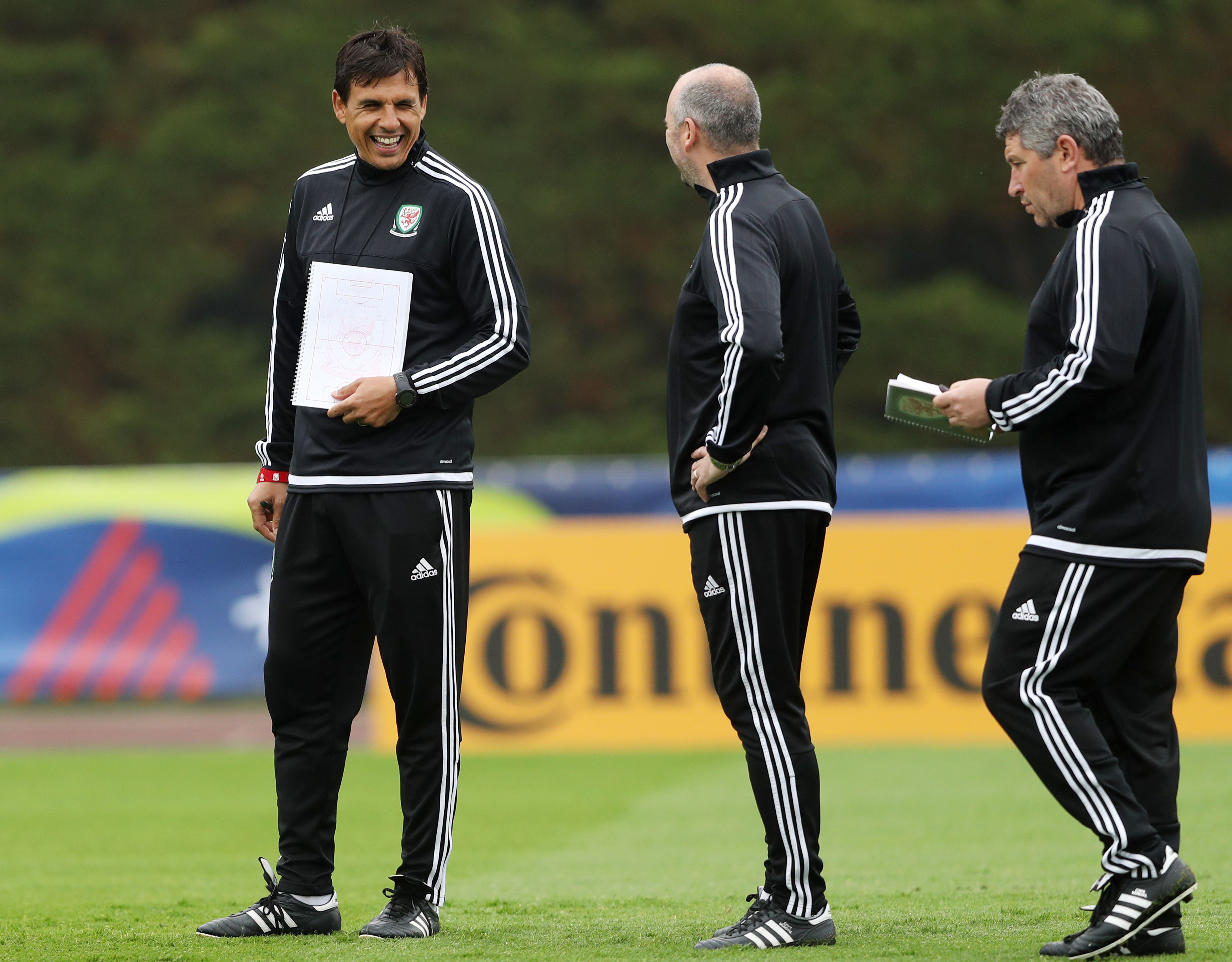 Xứ Wales chọc quê Anh: Lộ đội hình có Pele, Maradona