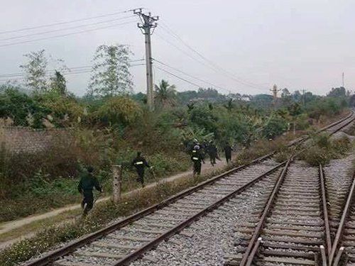 Cảnh sát đi tàu hỏa bí mật ập tới bắt sới bạc "khủng"