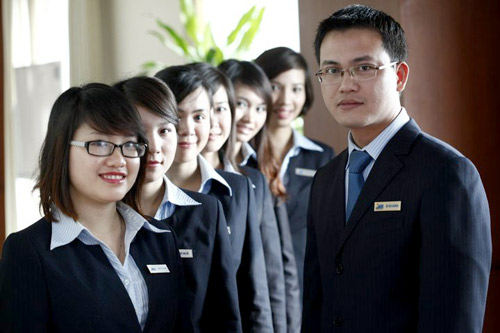 Công chức Hà Nội: Mặc váy dài đến gối, áo có ống tay