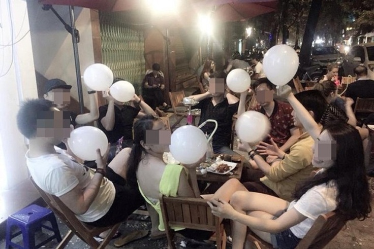 Bác tin hot girl bị liệt chi do hít bóng cười trong quán bar
