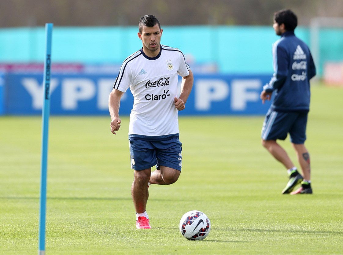 Aguero không dự vòng loại World Cup 2018 cùng Argentina