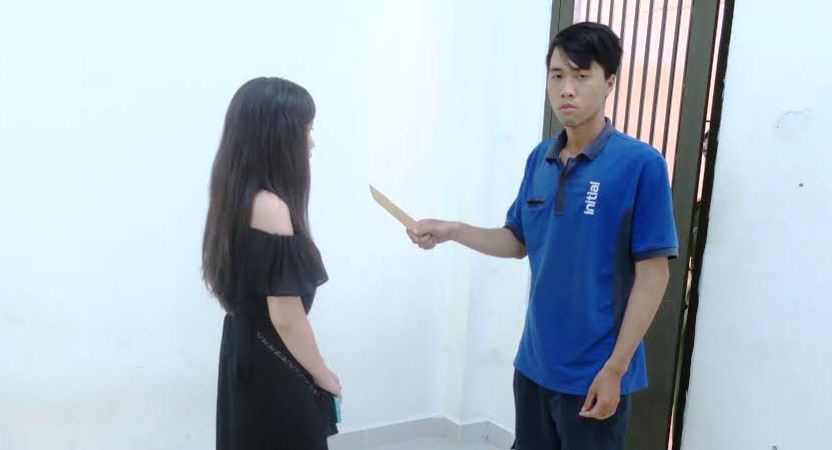 Liều lĩnh gí dao cướp tài sản tại cao ốc ở quận 7