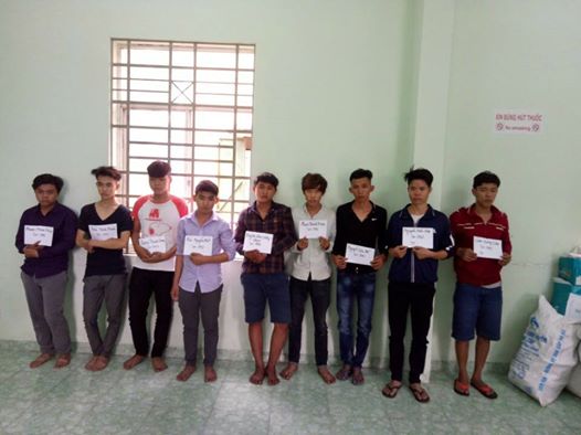 Các đối tượng trong băng cướp giật và tiêu thụ tài sản cướp được