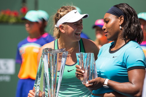Djokovic lập kỷ lục Indian Wells, Serena thảm bại trước Azarenka