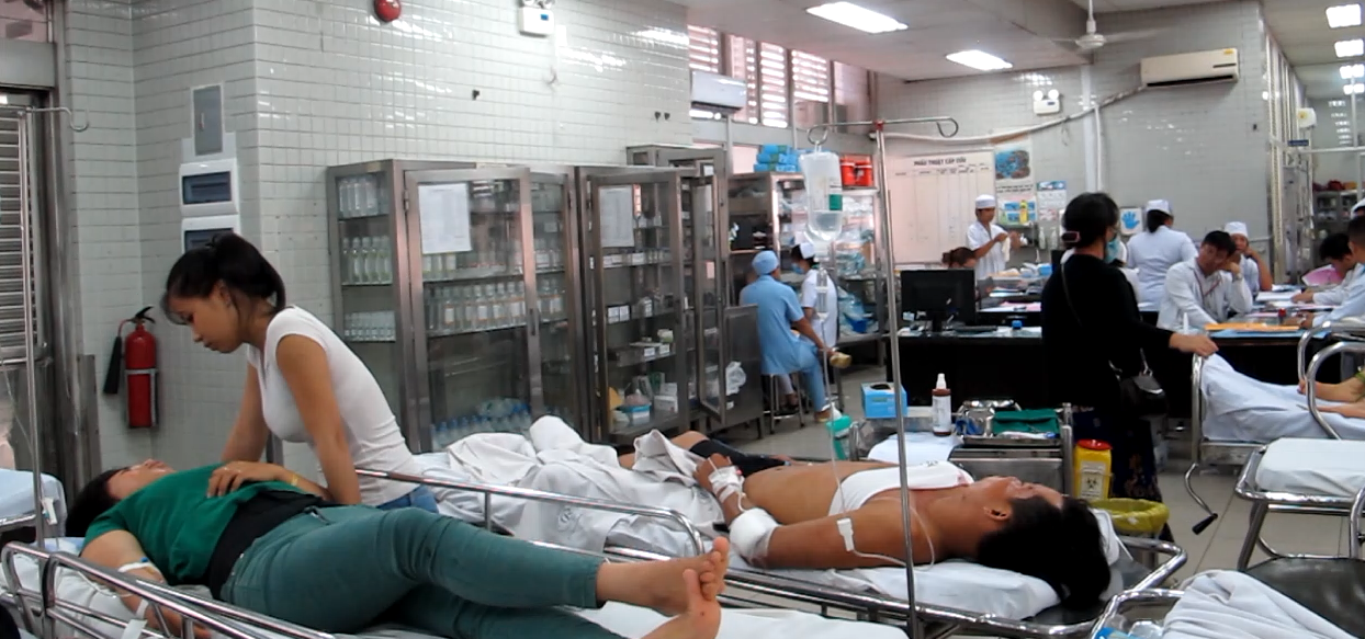 Điều dưỡng Phan Thị Kim Nga bị chấn thương đầu, thắc lưng