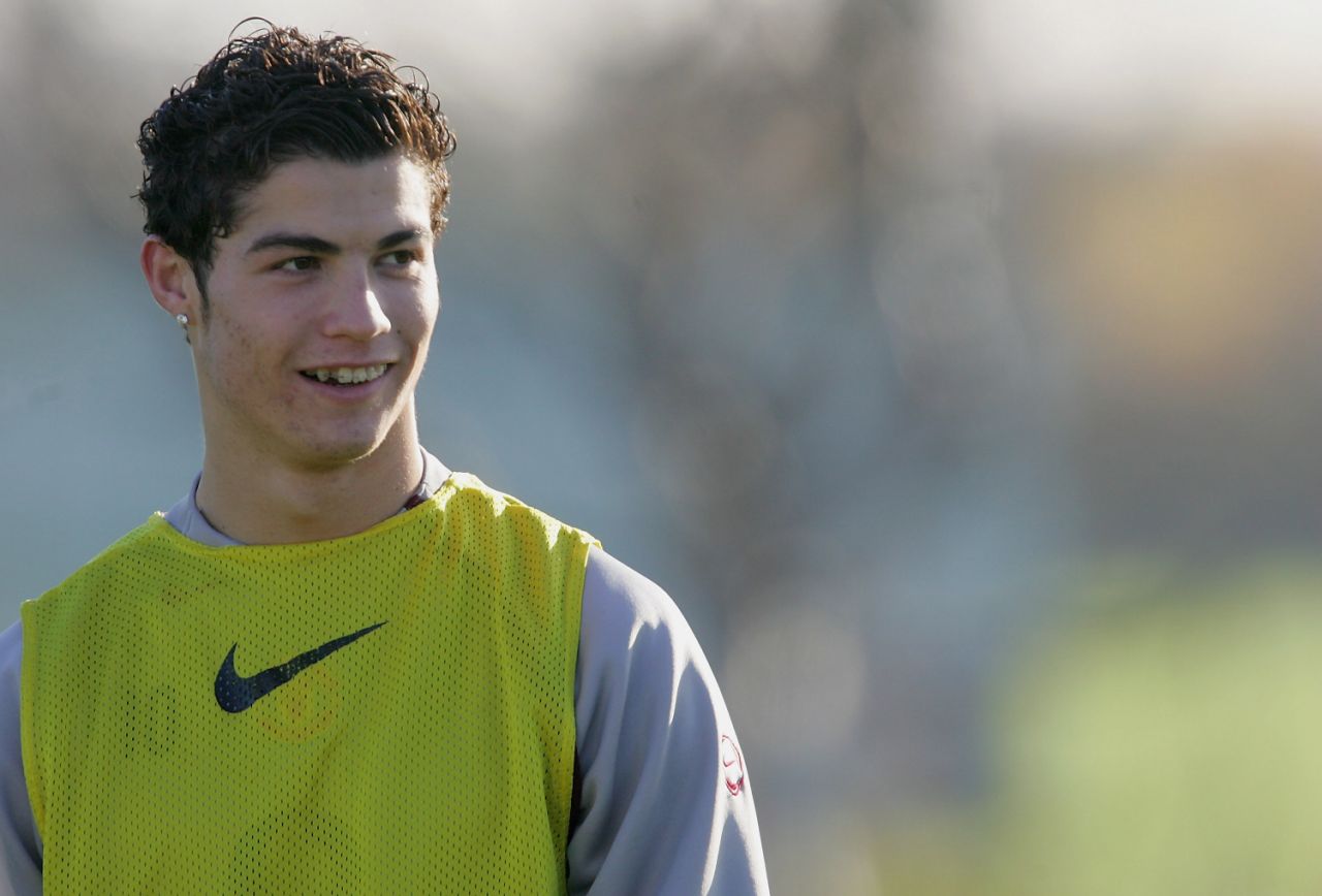 Neville tiết lộ Ronaldo bị bắt nạt ở M.U