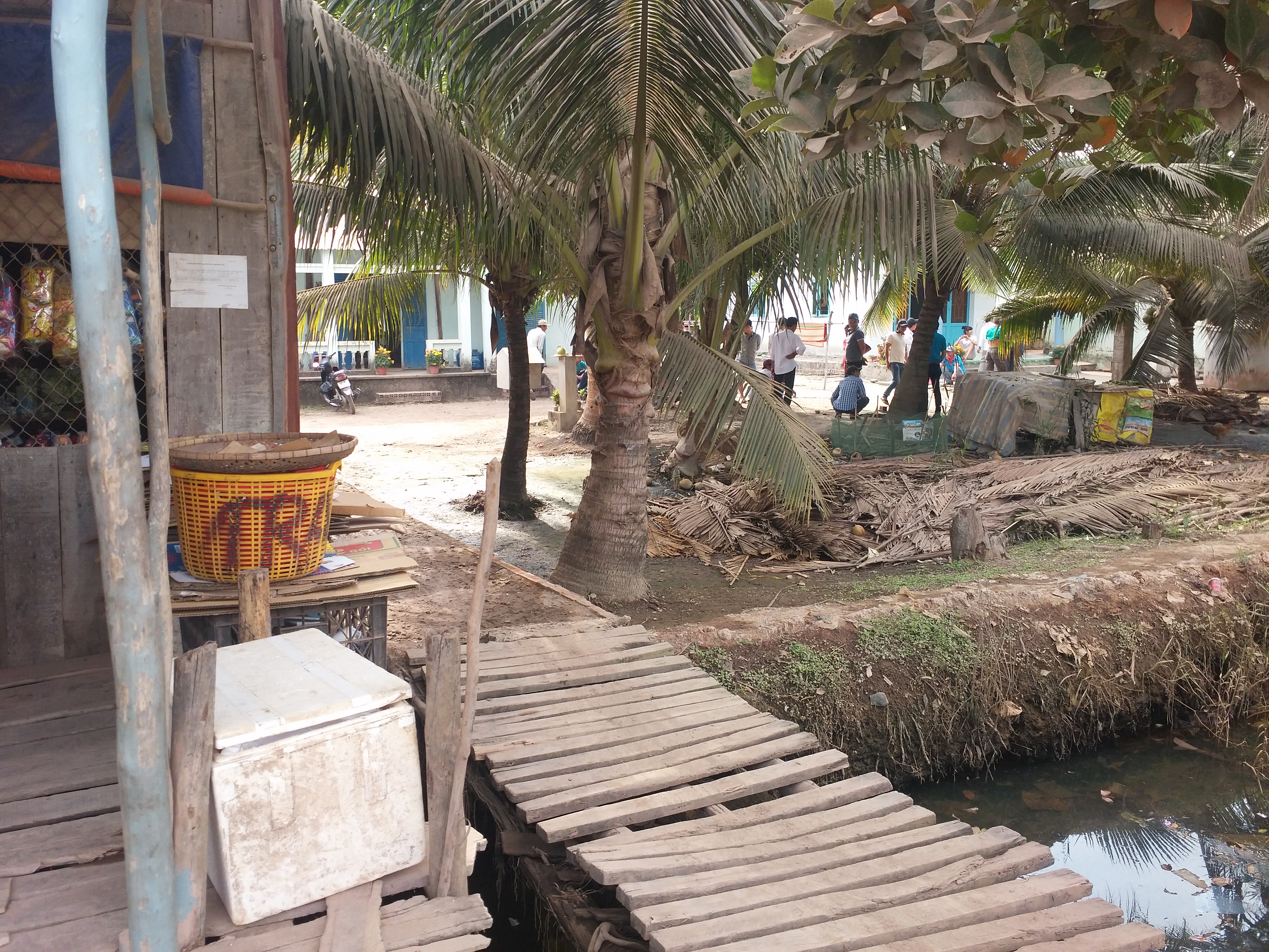 Công an nổ súng bắt đá gà, 1 người bị thương
