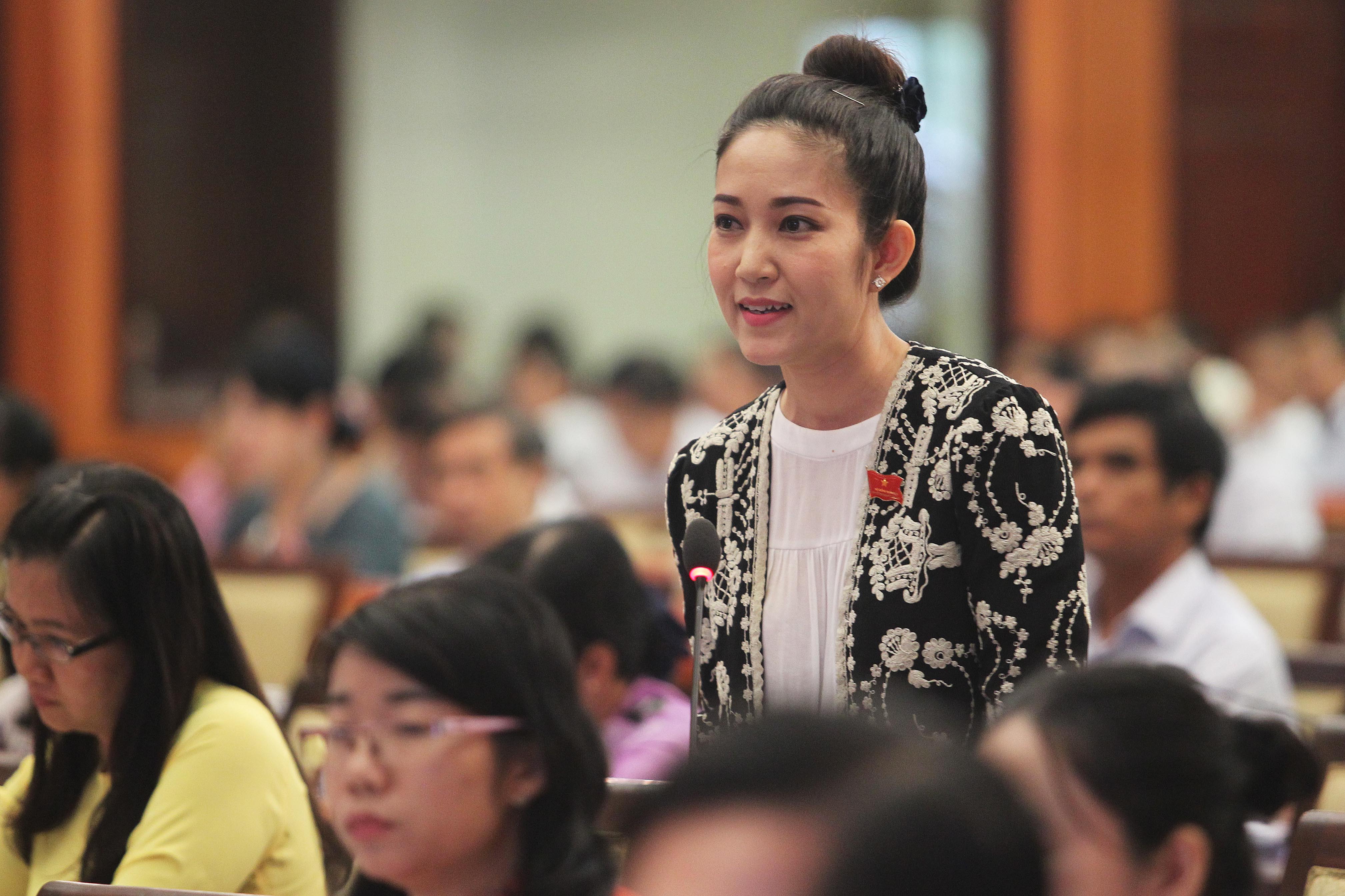 Đại biểu Nguyễn Thị Thanh Thúy chất vấn