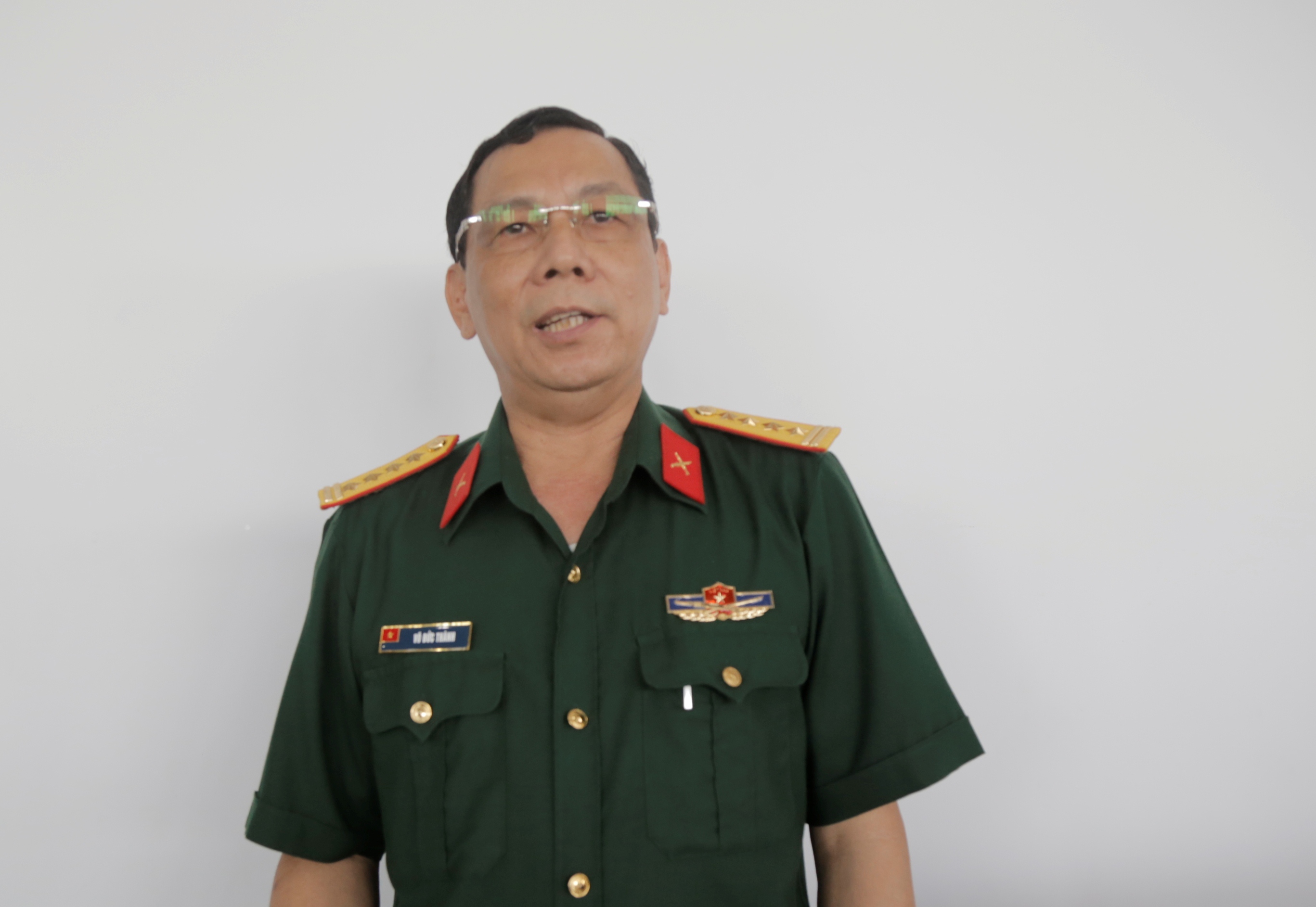 
Đại t&aacute; V&otilde; Đức Th&agrave;nh khuyến kh&iacute;ch &ocirc;ng B&ugrave;i Hiển s&aacute;ng tạo nhưng y&ecirc;u cầu mọi thử nghiệm cần ch&uacute; &yacute; t&iacute;nh an to&agrave;n
