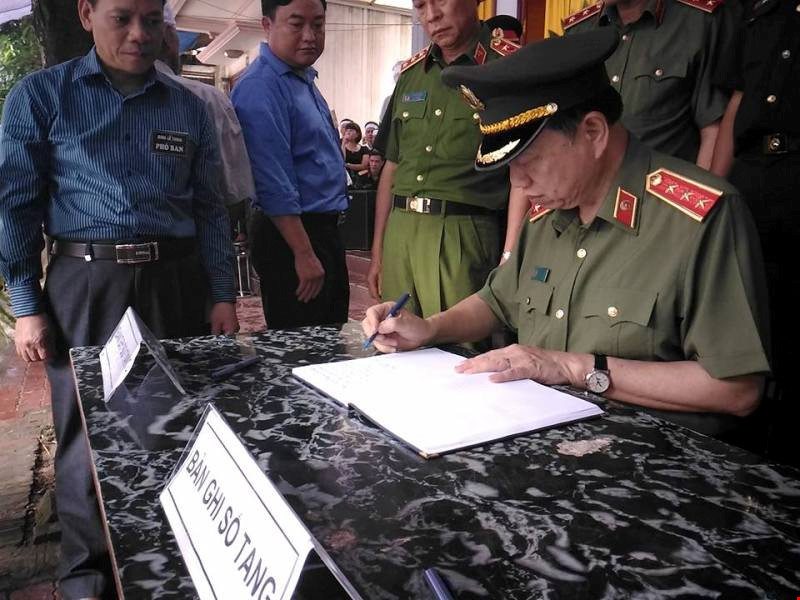 Bộ trưởng Tô Lâm viếng Bí thư, Chủ tịch HĐND tỉnh Yên Bái