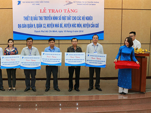 Tặng đầu thu truyền hình kỹ thuật số cho hộ nghèo
