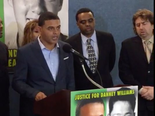 Danney Williams tự nhận là con rơi của ông Clinton. Ảnh: USA Today