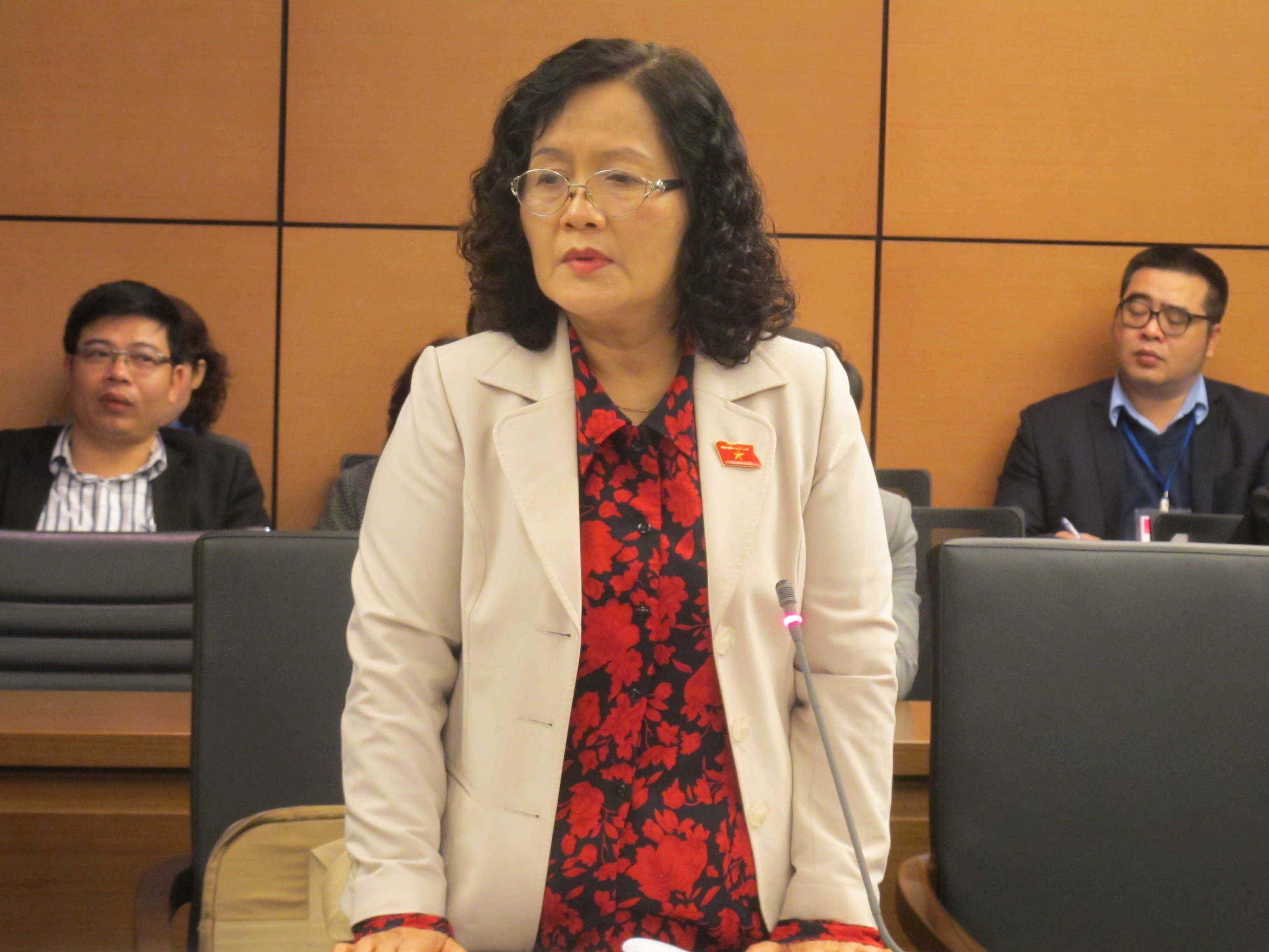 "Đất lành chim đậu nhưng chim chưa đậu đã nhậu hết cả chim"