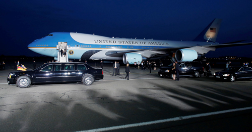 "Đóng cửa" sân bay Nội Bài đón chuyên cơ của ông Obama