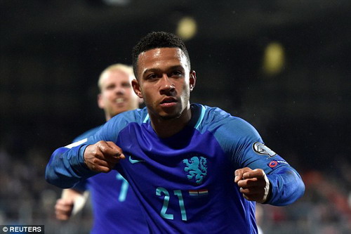Depay lập công lớn, Hà Lan lên ngôi nhì bảng