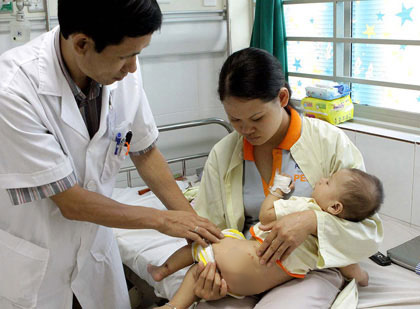 Thăm khám cho trẻ