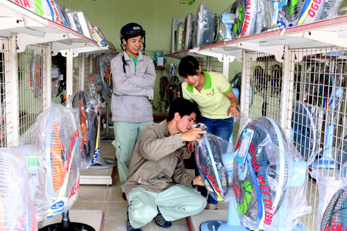 Cửa hàng điện máy nhỏ vẫn sống khỏe