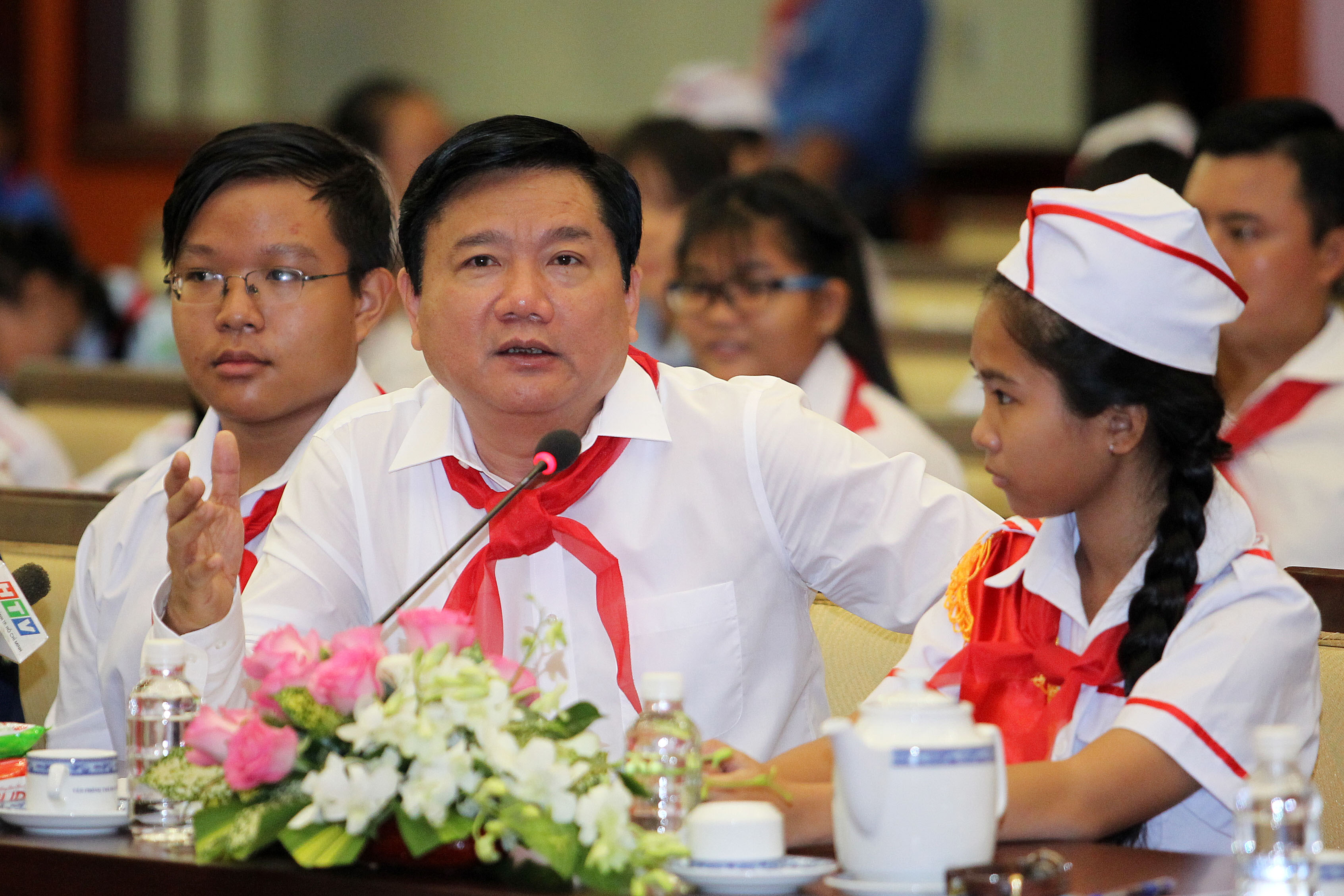 Bí thư Đinh La Thăng truy hỏi Giám đốc Sở GD-ĐT TP HCM