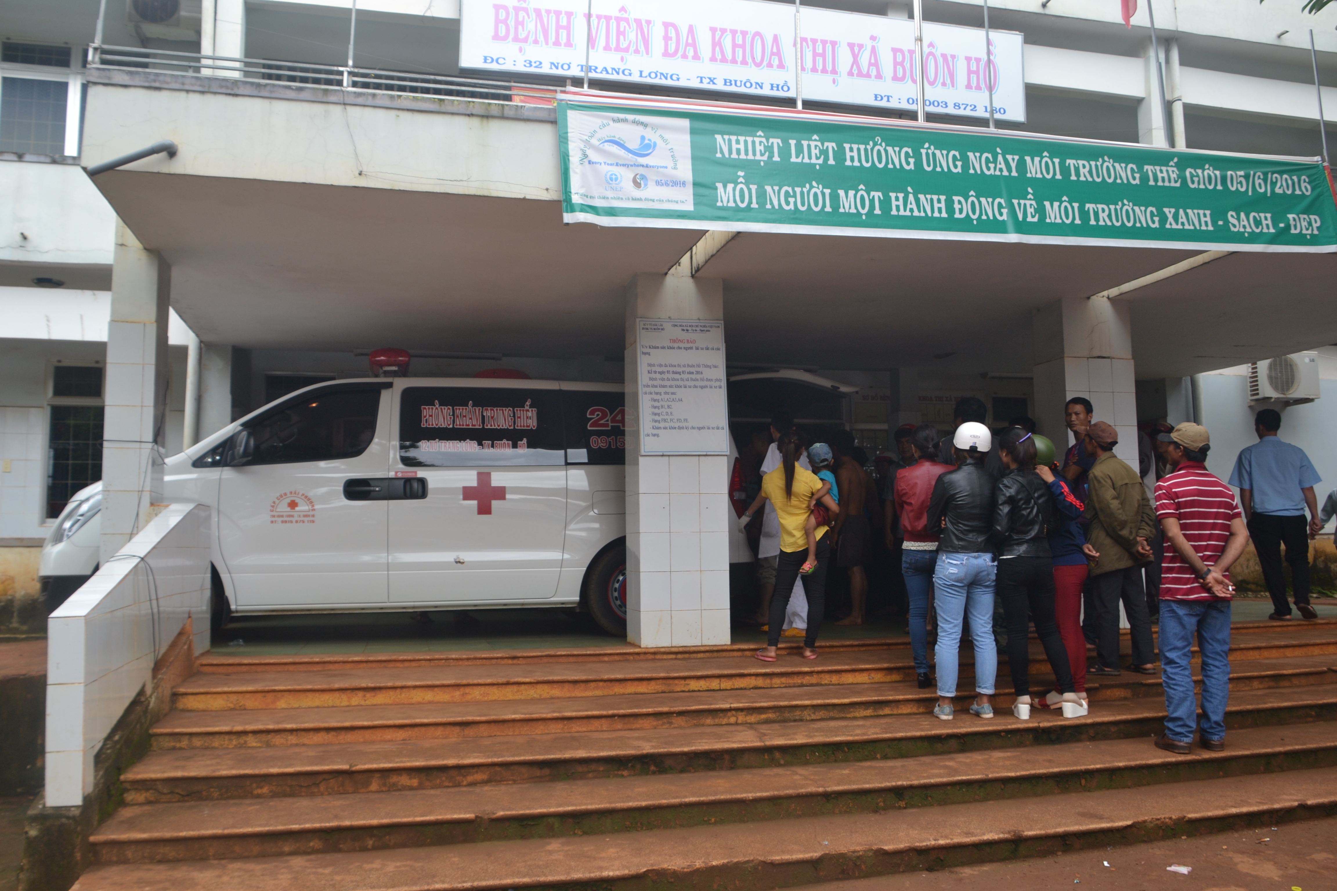 Hai học sinh rơi xuống hồ, 1 tử vong, 1 nguy kịch