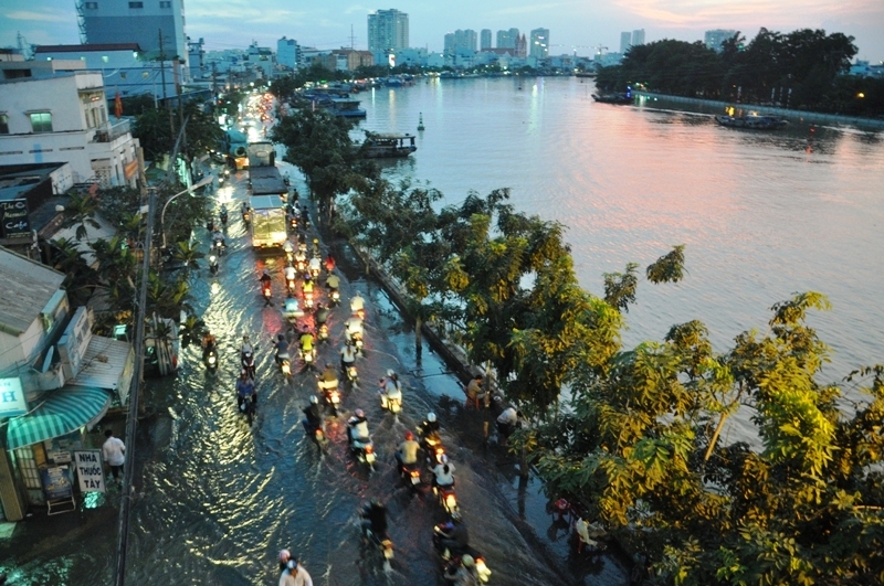 Khu vực quận 7, nhiều nơi cũng bị ngập nặng