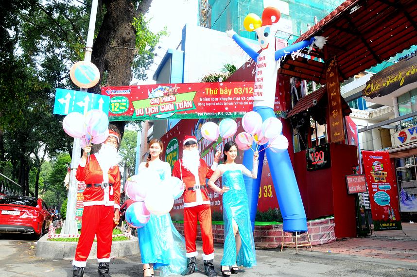 
Chợ phi&ecirc;n với sắc m&agrave;u rực rỡ, ch&agrave;o đ&oacute;n khoảnh khắc giao m&ugrave;a rộn r&atilde;
