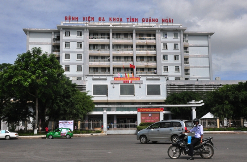 Cha ôm con nhảy lầu tại bệnh viện khiến con tử vong