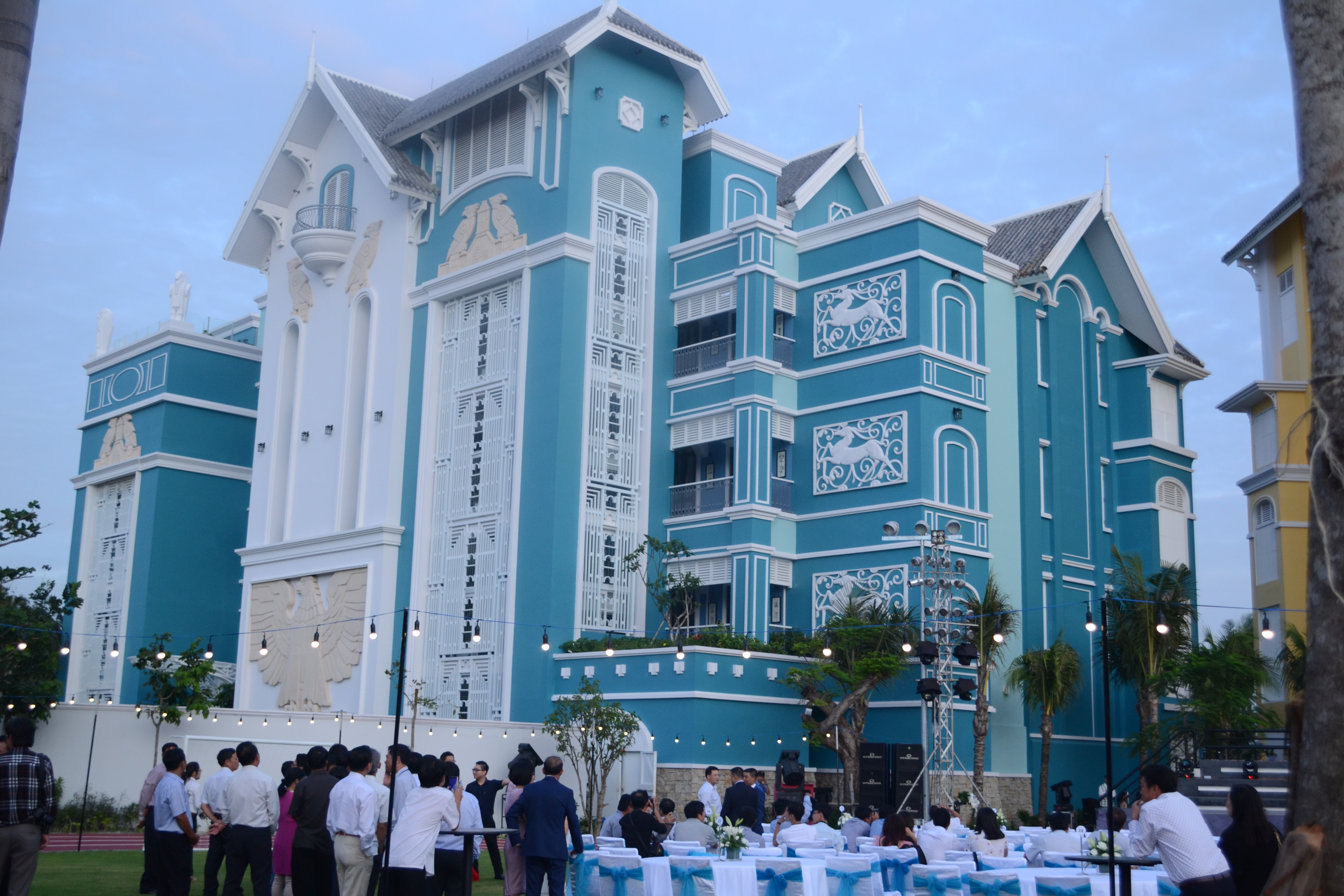 Khoa động vật học được phục dựng rất hoành tráng.
