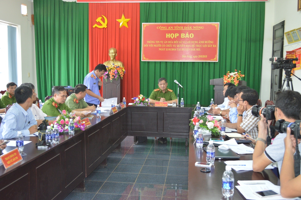 Quang cảnh buổi họp báo