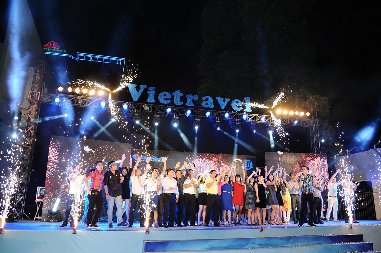 Sắc màu Year End Party