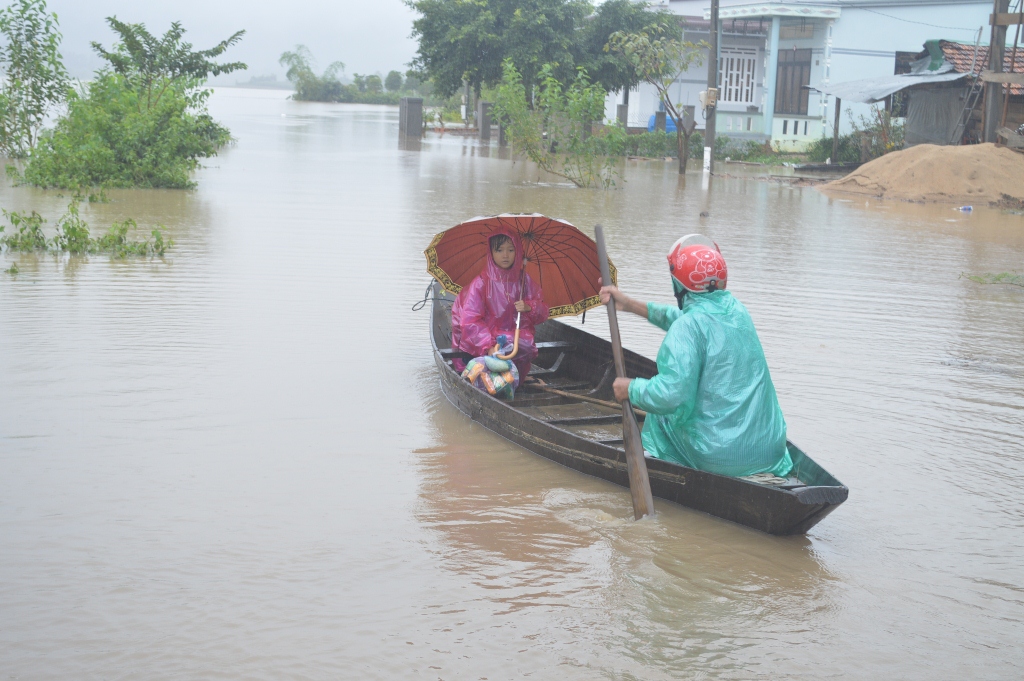 Mưa lớn 3 ngày qua đã khiến nhiều khu vực dân cư trên địa bàn tỉnh Đắk Lắk bị cô lập