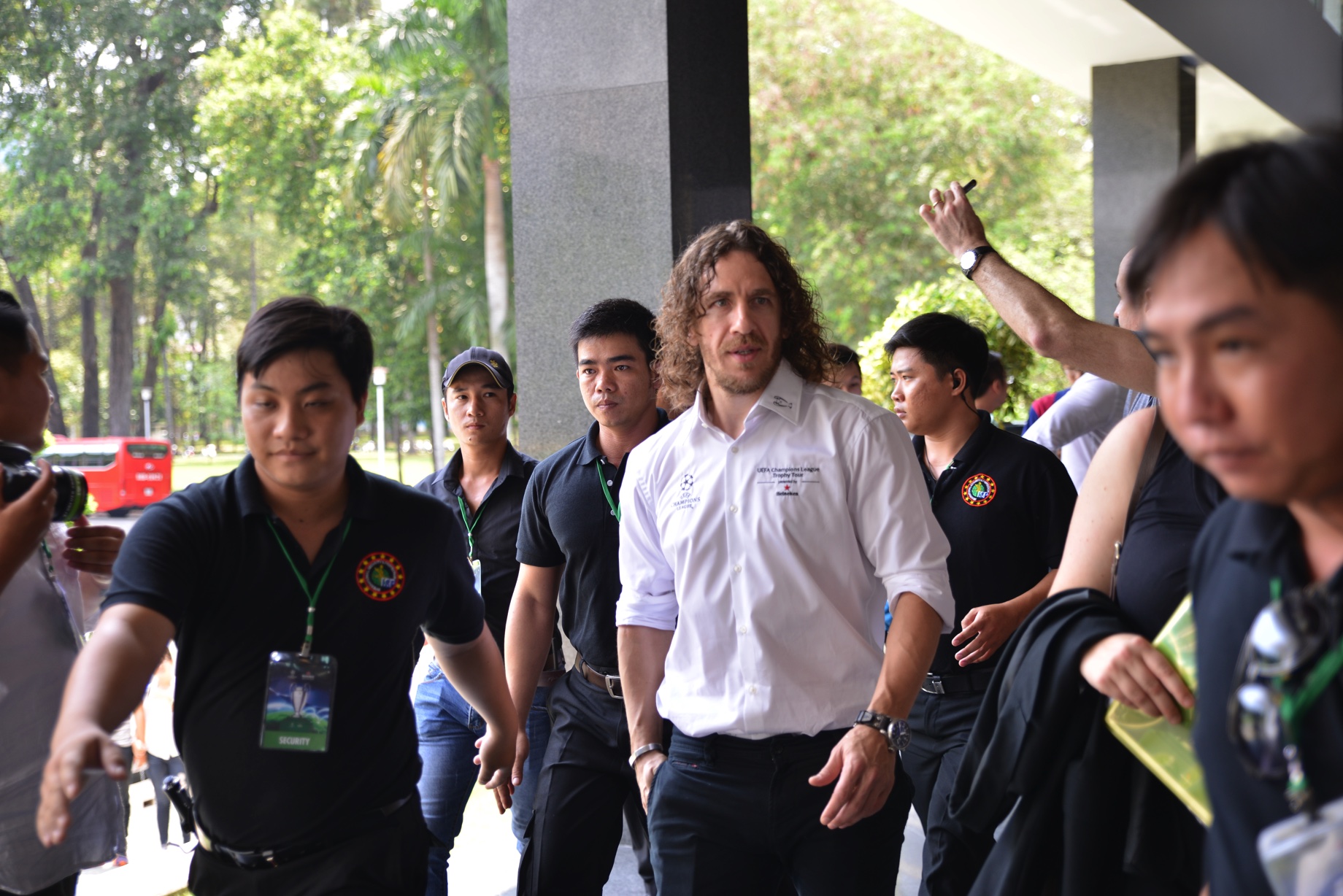 Chùm ảnh fan Việt selfie cùng Puyol, Gullit