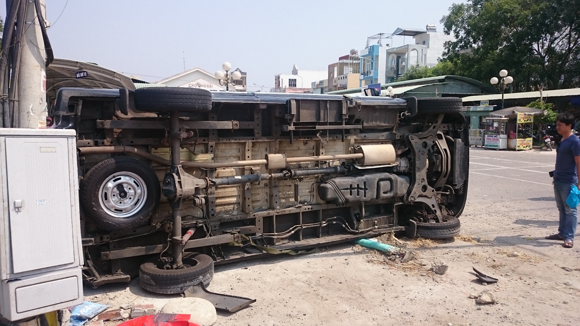Xe khách bị tông lật trên Quốc lộ 51, hành khách đứng tim
