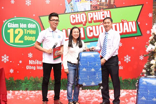 
C&ugrave;ng qu&agrave; tặng hấp dẫn

