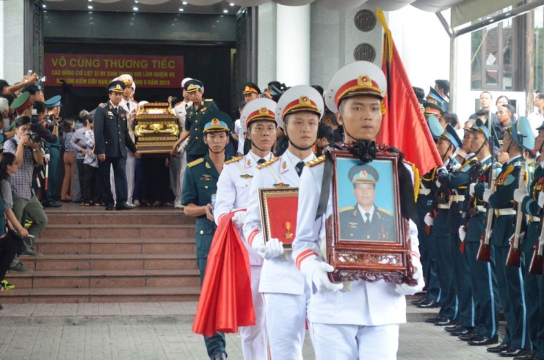 Rơi lệ tiễn đưa 9 quân nhân hy sinh trên CASA-212 đến đài hoá thân