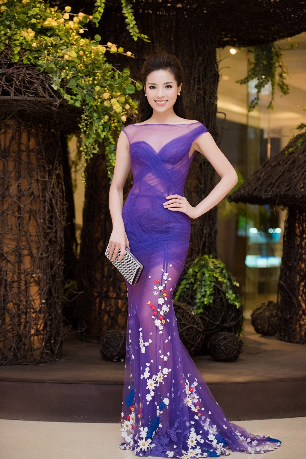 Hoa hậu Kỳ Duyên nổi bật với váy xuyên thấu